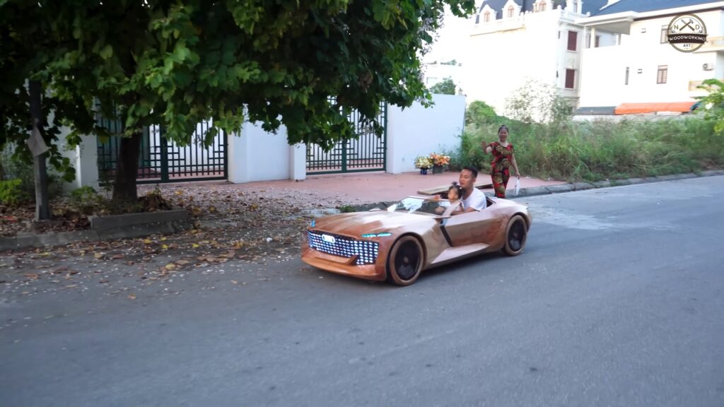 Audi Skysphere diventa un’auto giocattolo in legno per bambini [VIDEO]