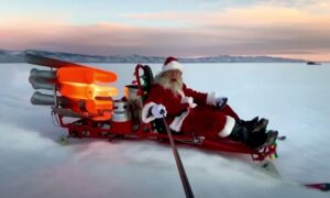 Babbo Natale arriva con la slitta a propulsione [VIDEO]