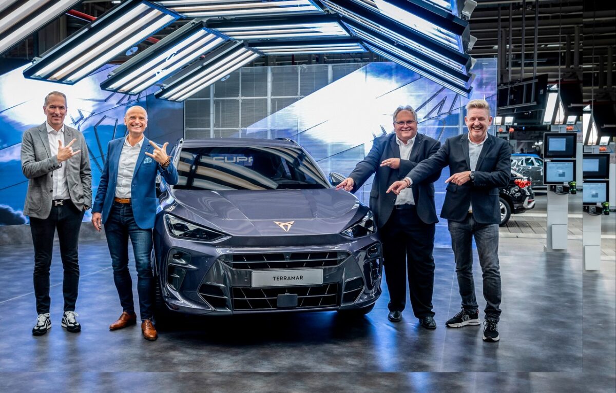 Cupra Terramar Il Nuovo SUV Svelato Ai Dipendenti In Ungheria