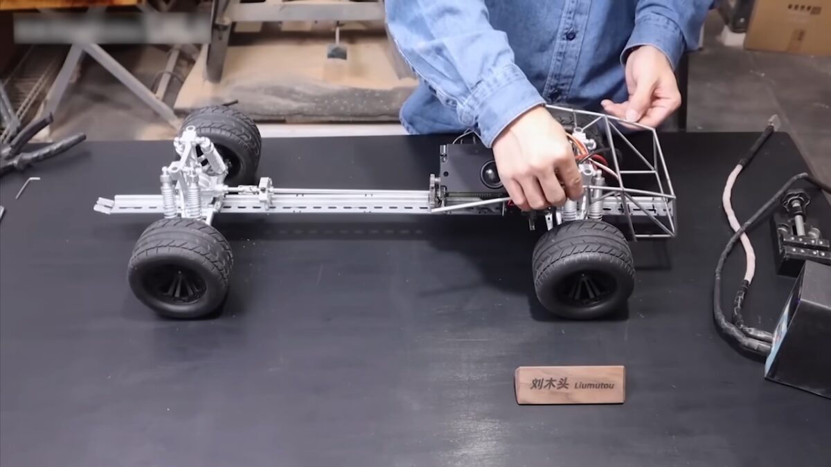 FAE Introduce La Trincia A Martelli Mobili PMM/RCU75 Per Il Veicolo Cingolato Radiocomandato FAE