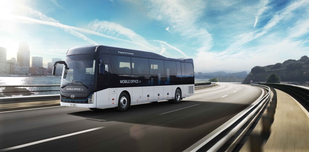 Hyundai Universe Mobile Office: il bus si trasforma in un ambiente di lavoro di lusso [FOTO]
