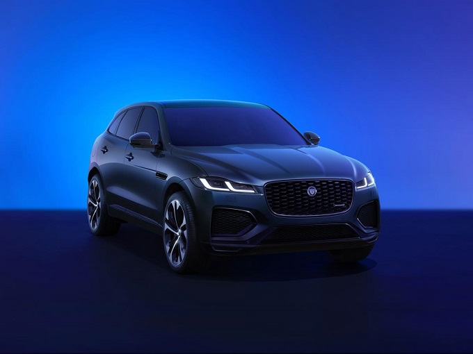 Jaguar F-Pace 2024: migliorie tecnologiche, +20% d’autonomia in elettrico per la P400e [FOTO]