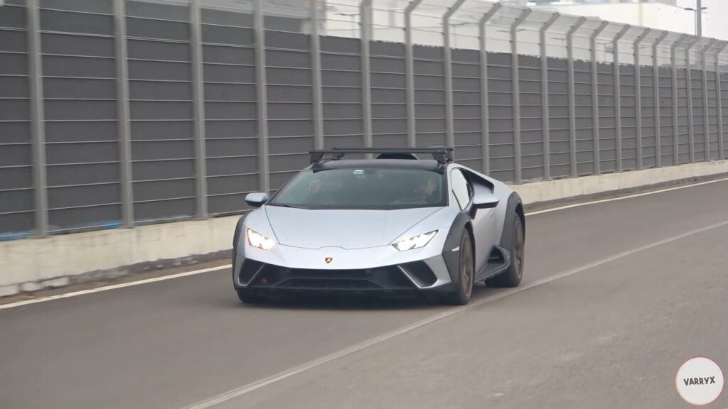 Lamborghini Huracan Sterrato: tre nuovi esemplari avvistati su strada [VIDEO SPIA]