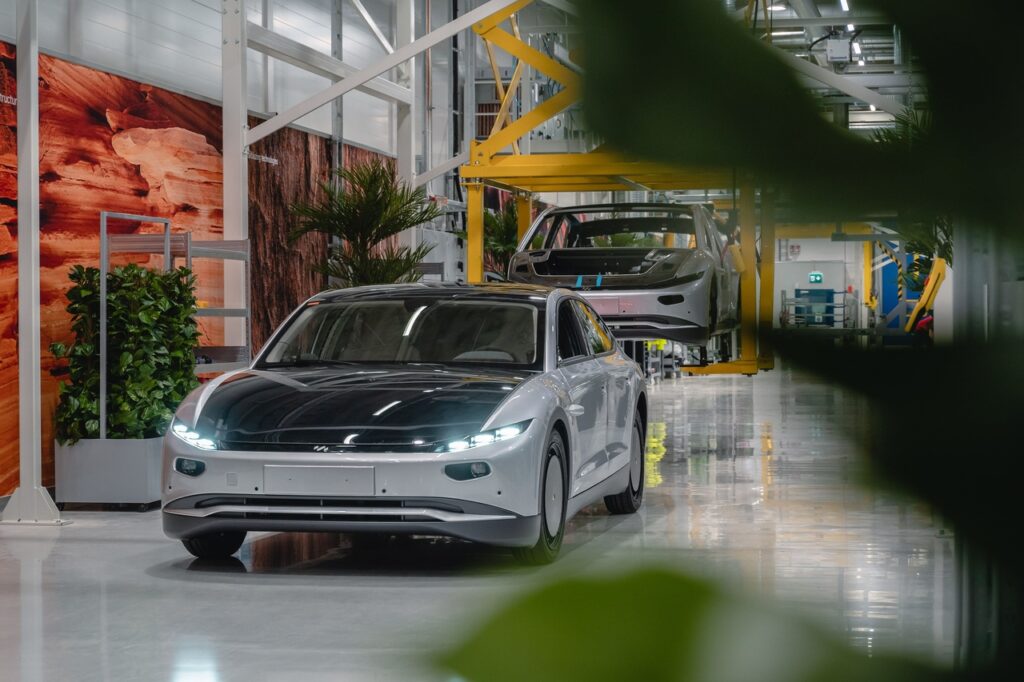 Lightyear 0: partita la produzione della prima auto elettrica solare al mondo [FOTO]
