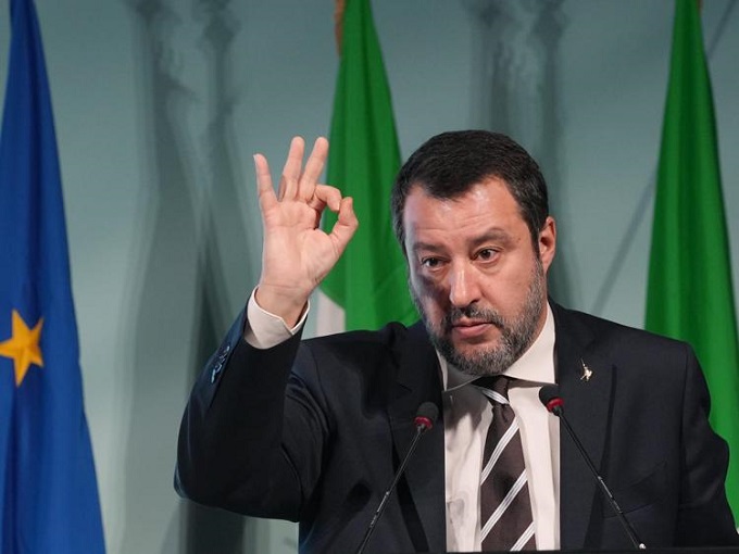 Sicurezza stradale, la stretta di Salvini: “Revoca patente a vita per drogati e ubriachi”