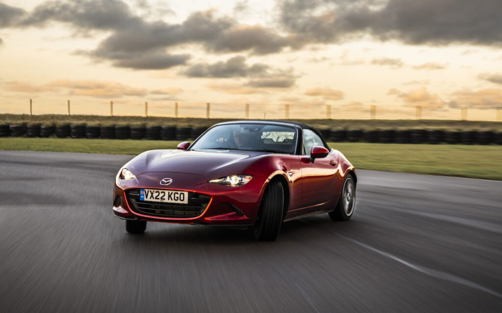 Mazda MX-5: percorse 1.000 miglia con carburante sostenibile