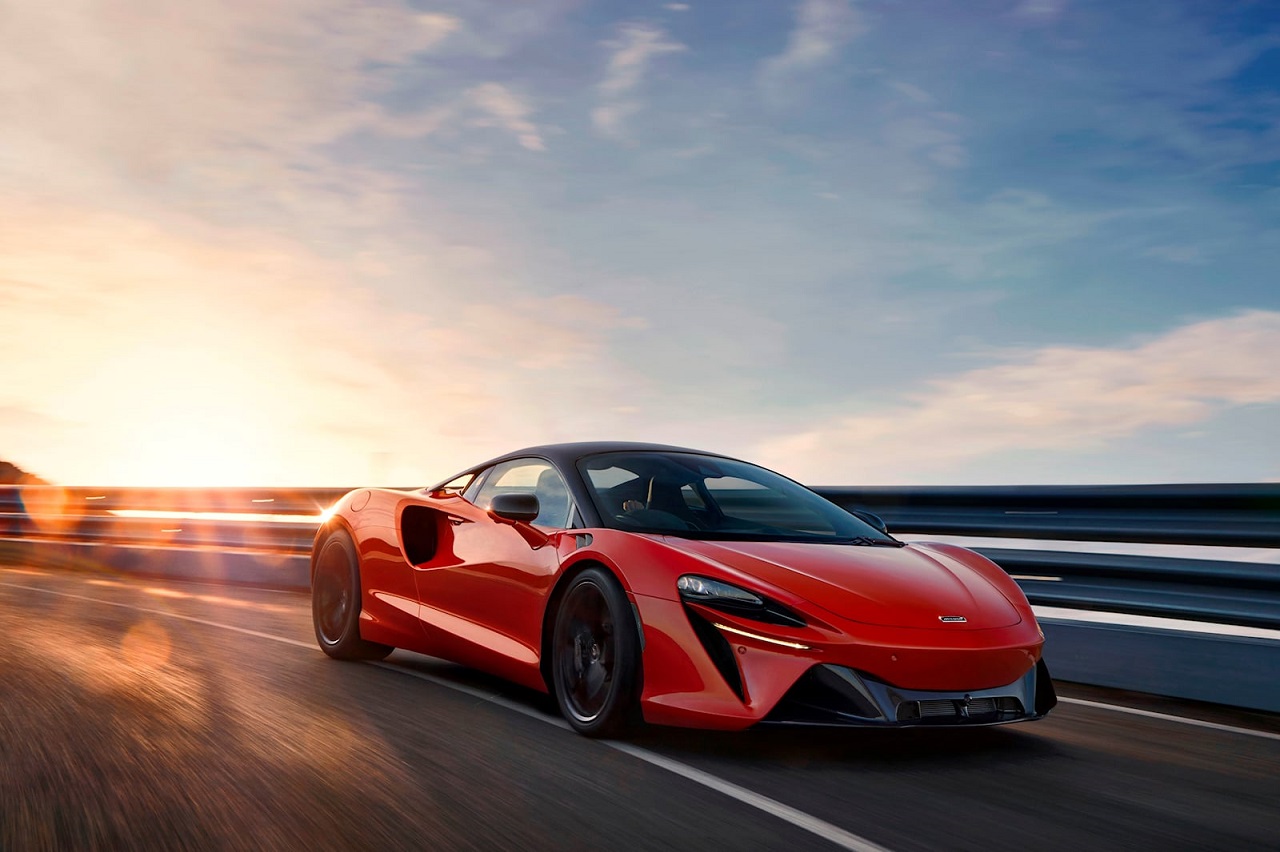 McLaren vende auto della collezione Heritage per finanziare le riparazioni di Artura