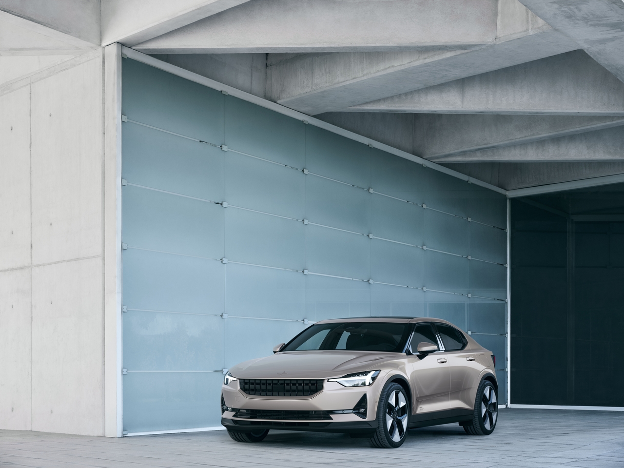 Polestar 2 conquista cinque stelle nei test di sicurezza della NHTSA