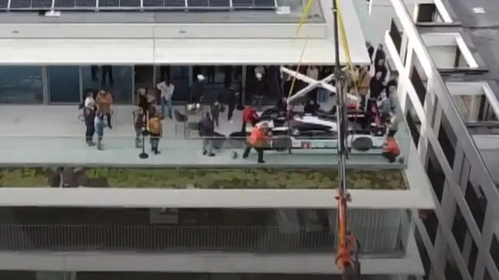 Belgio: si fa consegnare una Porsche 919 direttamente sul terrazzo di casa sua