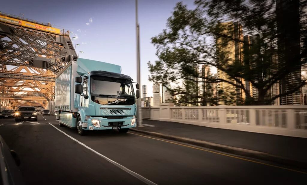 Volvo FL: il brand riceve un ordine record per il suo camion elettrico
