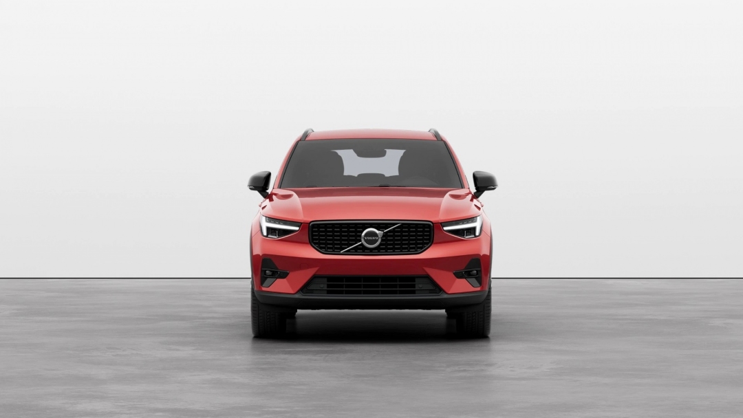 Volvo XC40 2023: il VIDEO del restyling del SUV elettrico