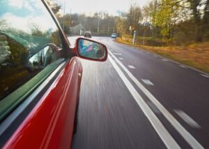 Austria, pugno duro contro chi corre in auto: vettura pignorata e venduta all’asta