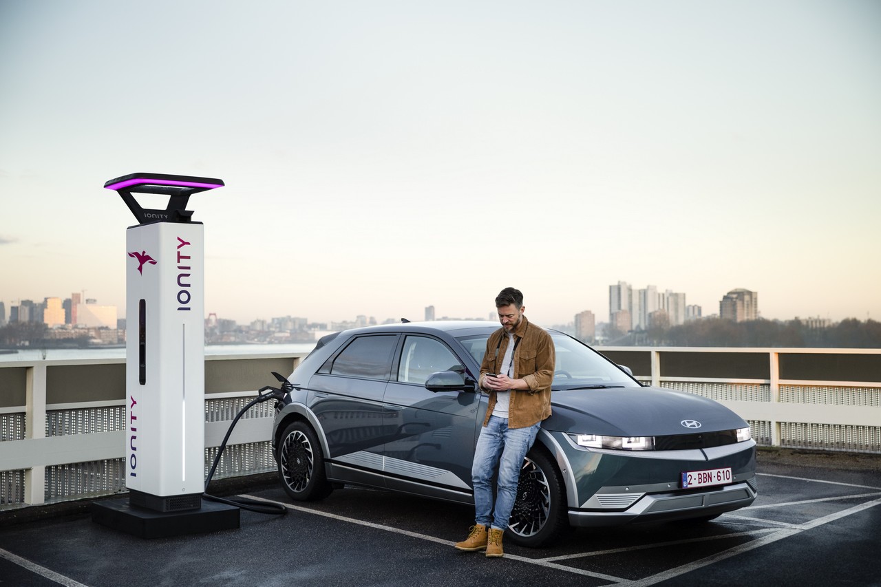 Hyundai: si amplia la collaborazione con &Charge, c’è anche l’Italia