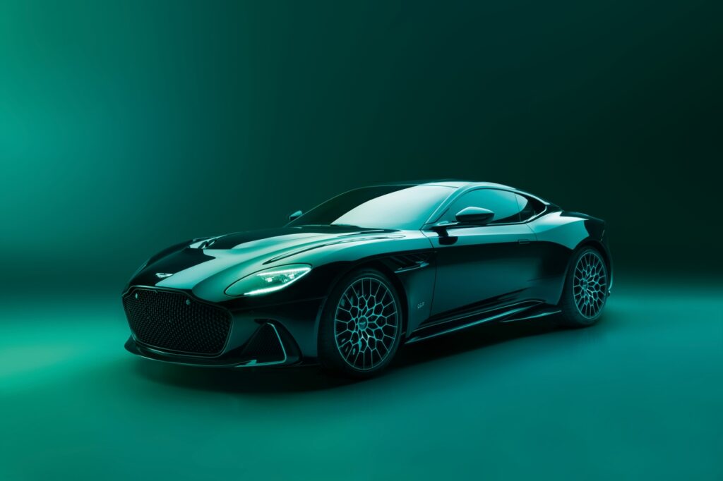 Aston Martin DBS 770 Ultimate: debutta la nuova versione speciale [FOTO e VIDEO]