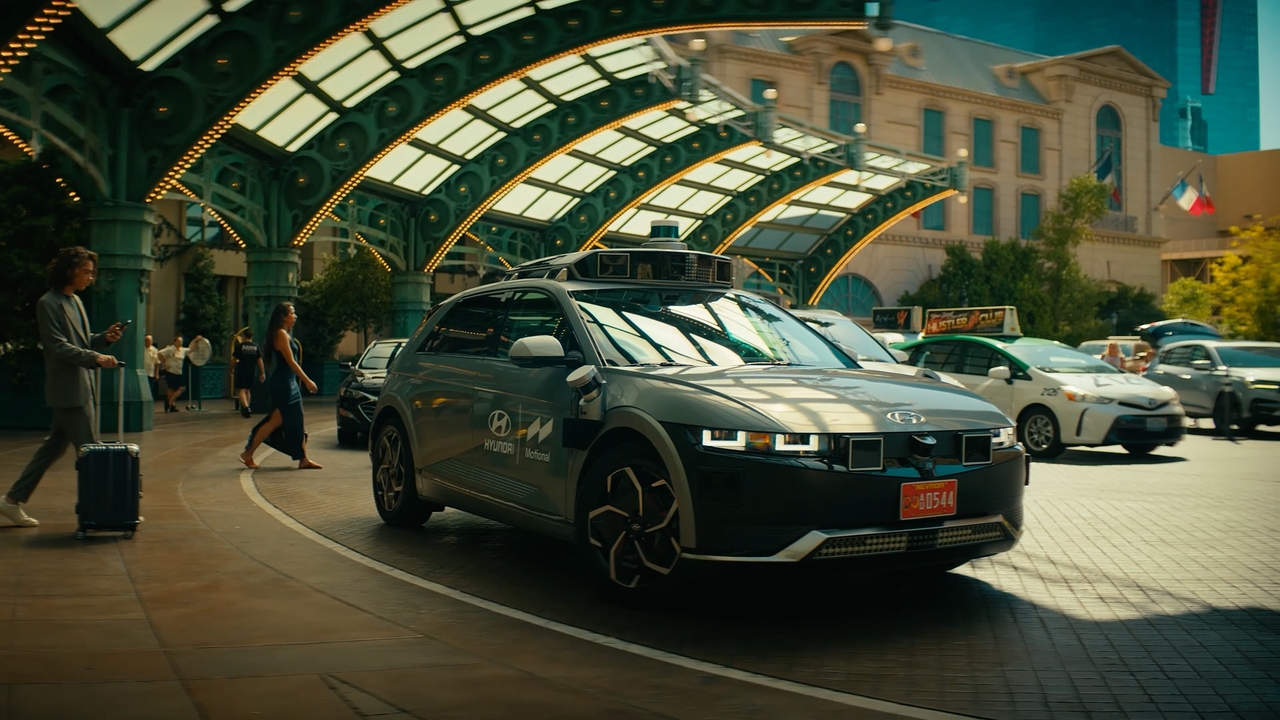 Hyundai Ioniq 5: un nuovo VIDEO mostra il robotaxi a guida autonoma in funzione