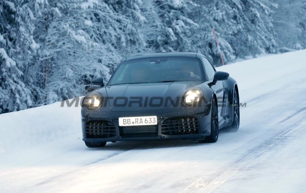 Nuova Porsche 911: il restyling prosegue i test in Svezia [FOTO SPIA]