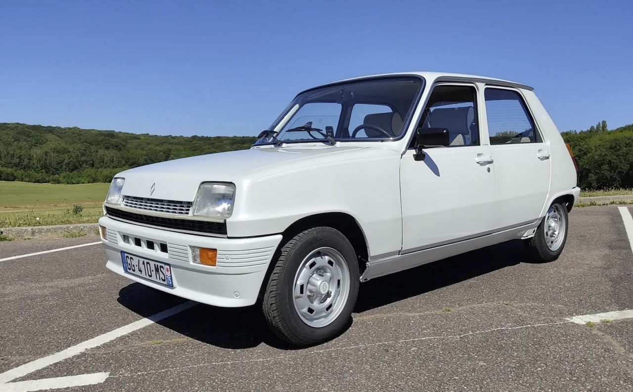 Renault 5: arriva il retrofit elettrico, poi toccherà alla Twingo