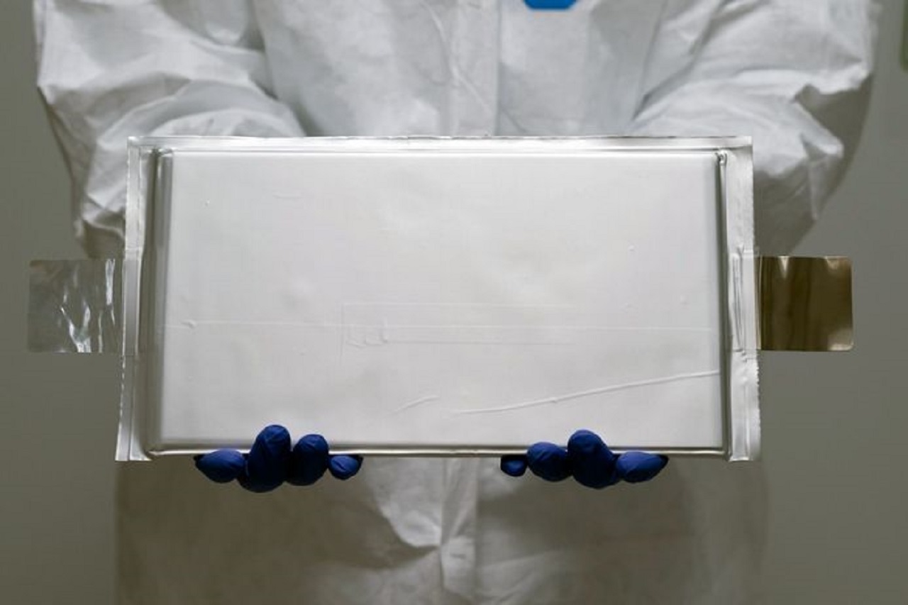 Stellantis ha mostrato la sua innovativa batteria che promette prestazioni super