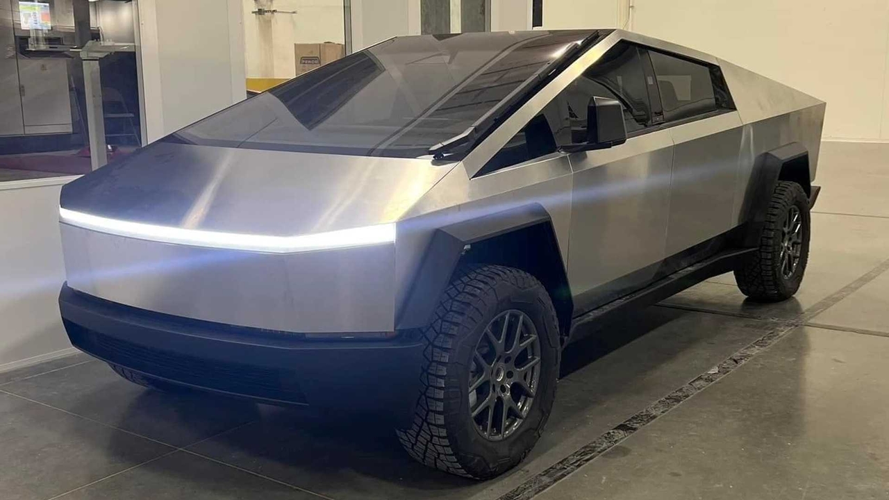Tesla Cybertruck: entro fine 2023 potrebbero essere consegnate 10.000 unità