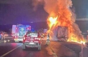 Incidente in A4: tir si schianta contro una barriera e prende fuoco