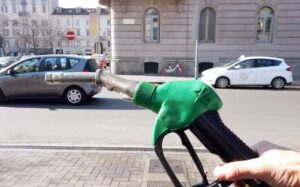 Caro carburanti, sette compagnie petrolifere nel mirino di Antitrust e GdF per irregolarità sui prezzi dei distributori