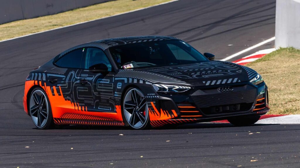 Audi RS e-tron GT conquista il record sul giro a Bathurst [FOTO]