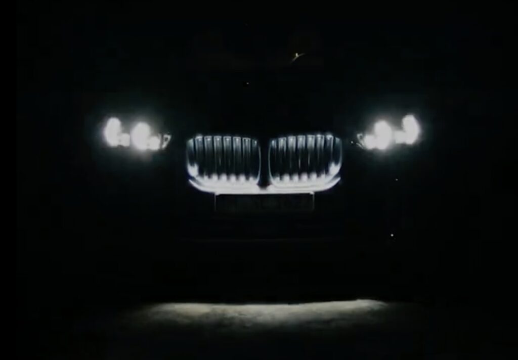 BMW X5 2024: avrà una griglia frontale illuminata [VIDEO TEASER]
