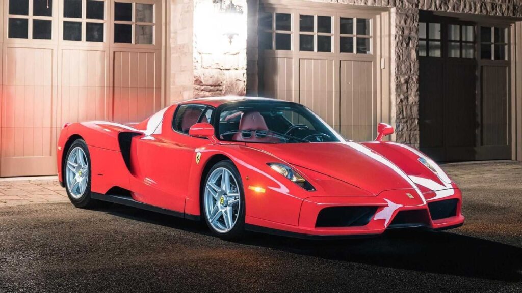 Giappone, supera il limite di velocità sulla Ferrari Enzo che ha creato. Rischia il carcere