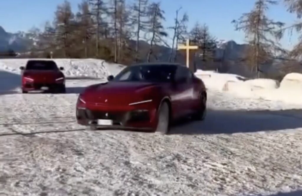 Ferrari Purosangue si diverte sulla neve col suo V12 da 725 CV [VIDEO]