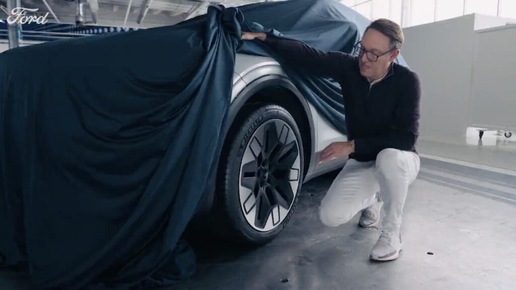 Ford: il misterioso SUV elettrico debutterà il 21 marzo [VIDEO]