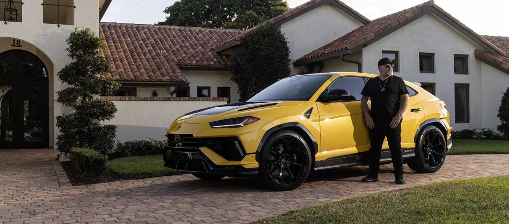 Il batterista Jason Bonham alla guida di Lamborghini Urus Performante [VIDEO]