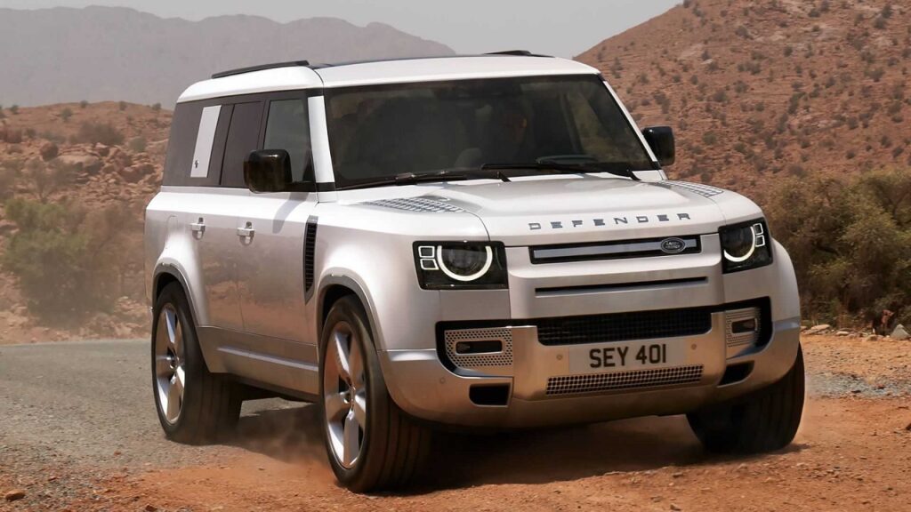 Land Rover Defender sempre più richiesto: aumenta la produzione del fuoristrada