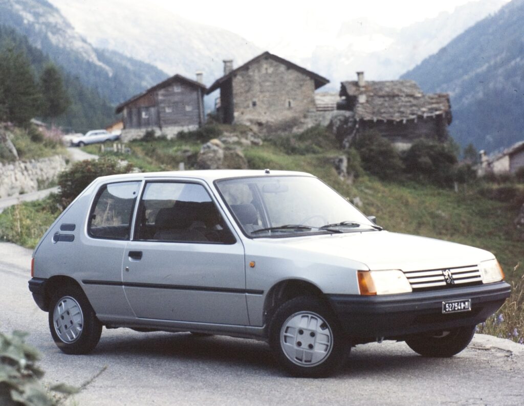 Peugeot 205 compie 40 anni: la casa del Leone fa festa