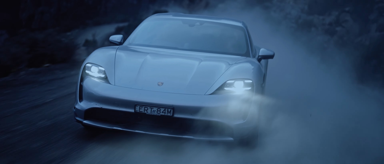 Porsche Taycan e Mark Webber protagonisti in un video girato in Tasmania