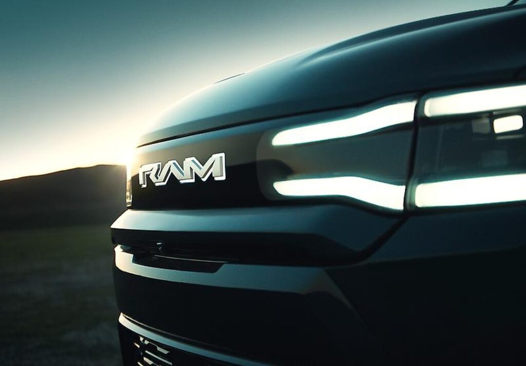 Ram 1500 REV: confermato il nome del primo pick-up elettrico del brand [TEASER]