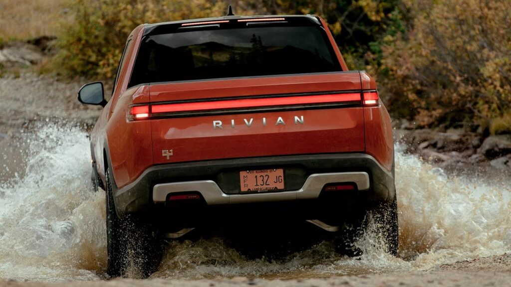 Rivian licenzia il 6% del personale per prepararsi alla guerra dei prezzi con Tesla