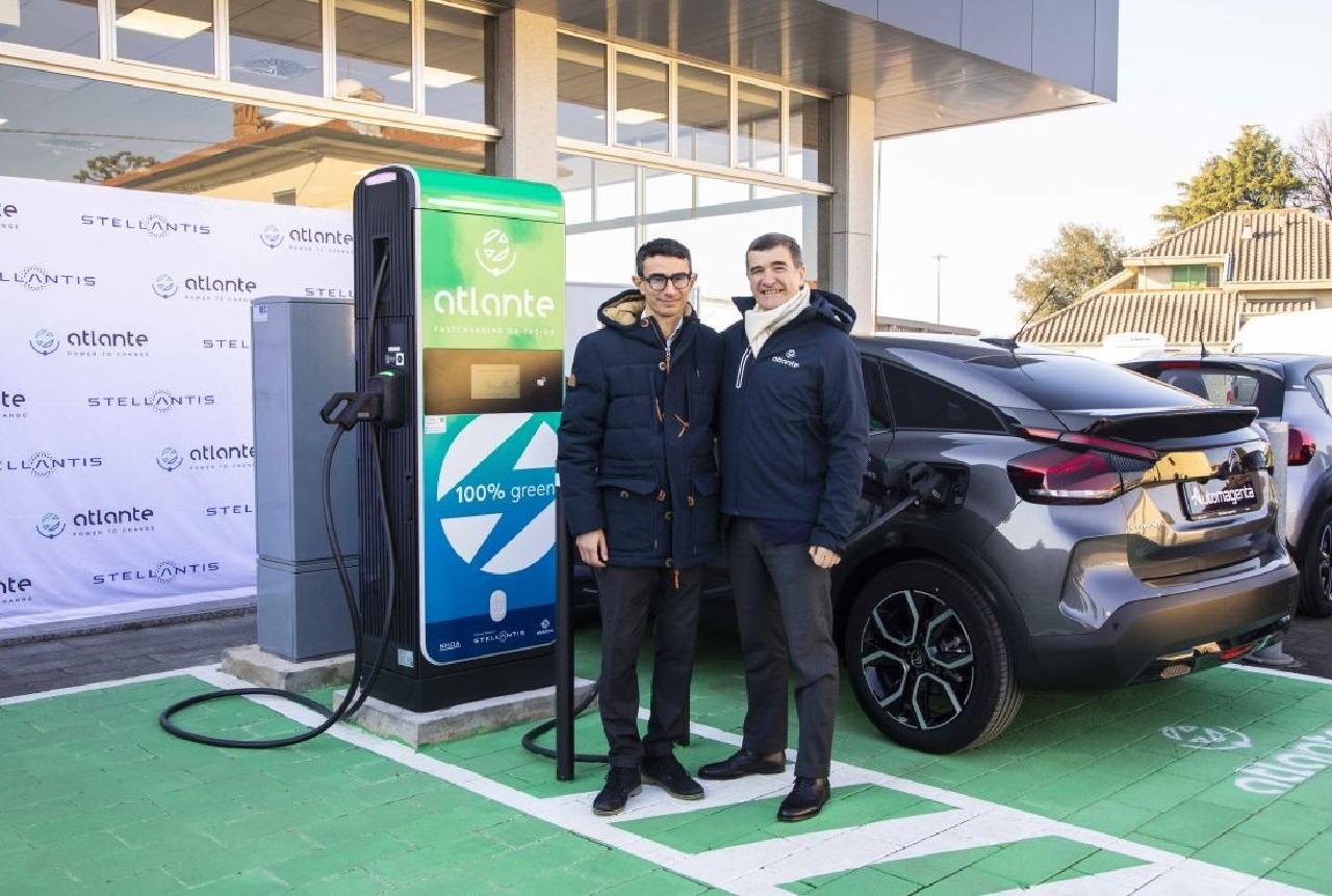 Stellantis e Atlante: inaugurata la prima stazione di ricarica rapida in Italia
