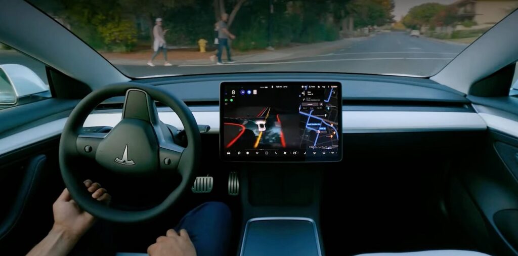 Tesla costretta a richiamare tutte le auto dotate di guida autonoma completa