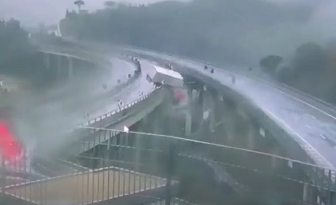 Camion precipitato dal viadotto sulla A1: il VIDEO del terribile volo costato la vita all’autista