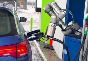 La pompa di benzina robotizzata che fa rifornimento da sola [VIDEO]