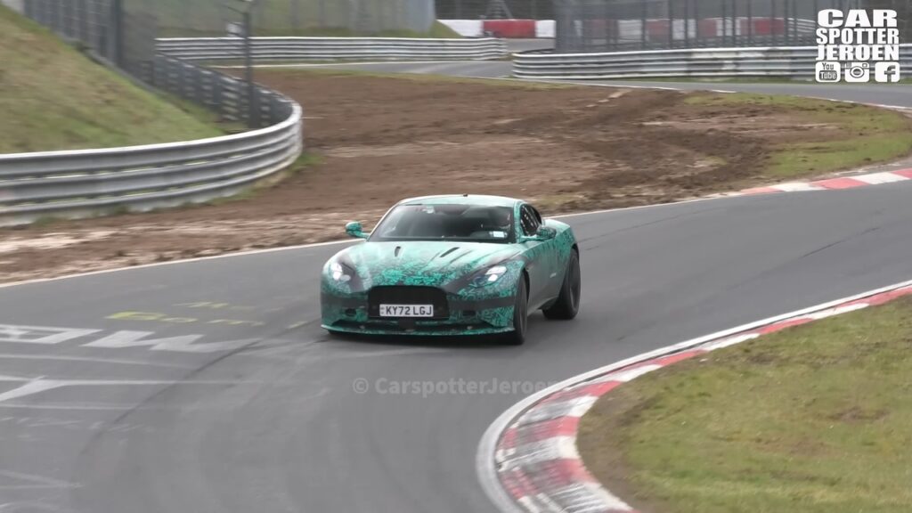 Aston Martin DB12: test sul Nurburgring per la nuova supersportiva [VIDEO SPIA]