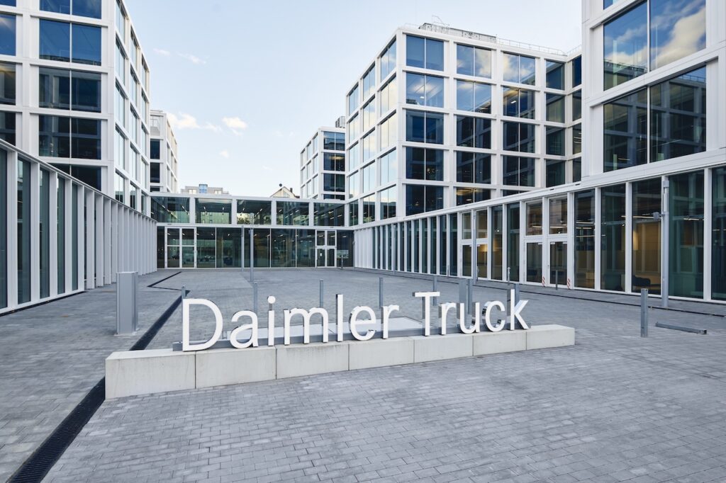 Daimler Truck premia i suoi dipendenti con un bonus di 7300 euro