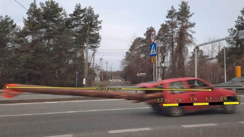 Fiat Cinquecento trasportava tronco di 8 metri: fermata dalla polizia in Polonia