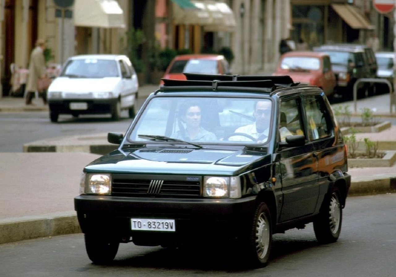 Fiat Panda festeggia il compleanno: sono passati 43 anni dal suo debutto