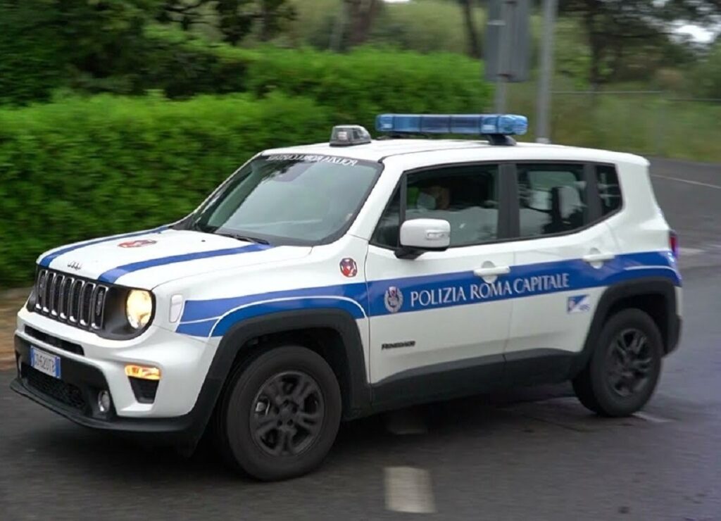 Jeep Renegade 4xe alla Polizia Locale di Roma 