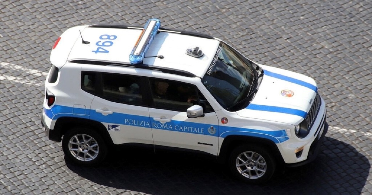 Jeep Renegade 4xe: 40 esemplari nella flotta ella Polizia Locale di Roma Capitale