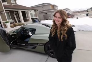 Si presenta a casa della fidanzata con la Koenigsegg Agera: la sorpresa di uno youtuber [VIDEO]