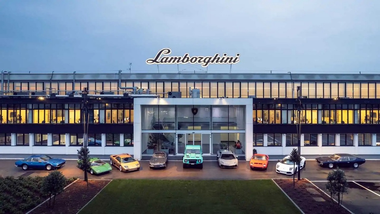 Lamborghini: nel 2023 festeggia i 60 anni di produzione di auto