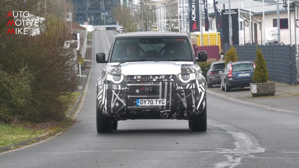 Land Rover Defender SVX 2024 il performante SUV si mostra in azione