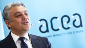 ACEA, Luca de Meo: ‘L’Euro 7 potrebbe aumentare di 2000 euro il prezzo di una nuova auto’